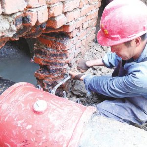 安徽阜陽：不畏烈日，他們走遍大街小巷