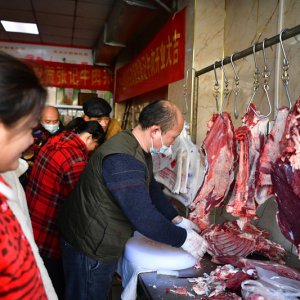 新店開業(yè)送白菜，這個老板的生意火了