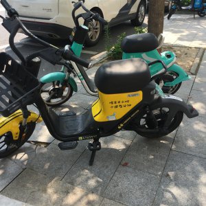 阜陽一女子微信掃碼騎車，卻“被”買保險